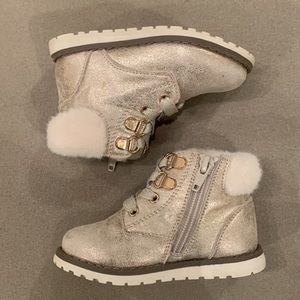 Childrens Place Girl Toddler Gold Sparkly Boot Shoe Faux Fur Furry Lining Baby 6